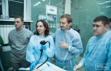 Образовательный центр WETLAB | On the basis of WETLAB passed a master class on endoscopy